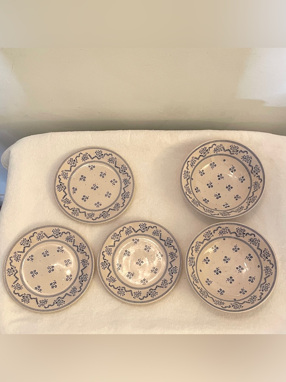 VTG Johnson Brothers Petite Fleur Blue 5 Piece Lot - Great Condition